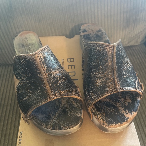 BED|STU Black and Tan Leather Sandals with Distressed Finish - Picture 2 of 7